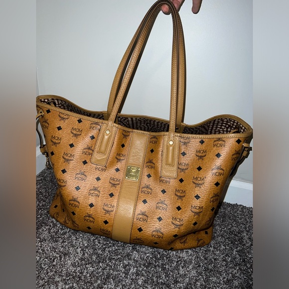 MCM Large Reversible Liz Shopper in Visetos - Picture 3 of 17